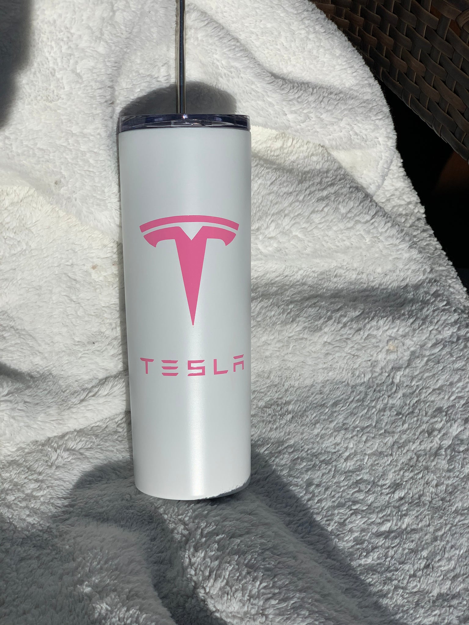 Absurd Ink Tesla 20oz Tumbler (Black): Tumblers & Water Glasses